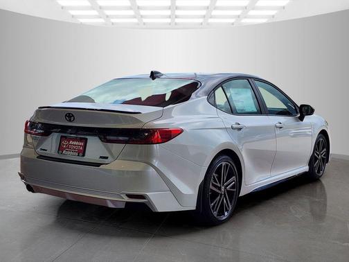 Wind Chill Prl/ 2026 Toyota Camry XSE
