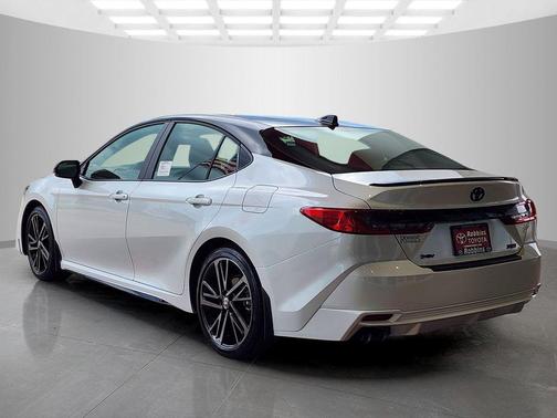 Wind Chill Prl/ 2026 Toyota Camry XSE