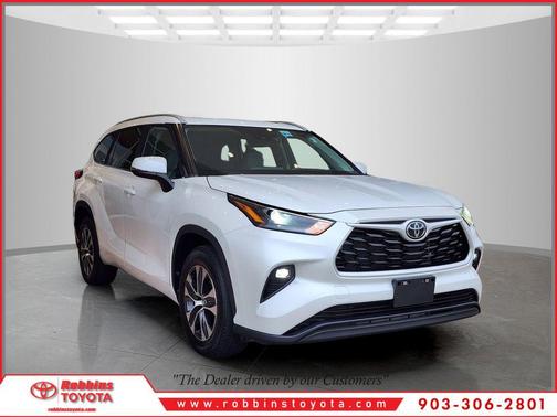Pearl 2023 Toyota Highlander XLE