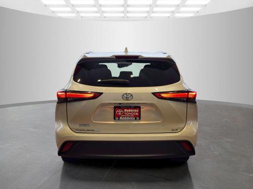 Pearl 2023 Toyota Highlander XLE