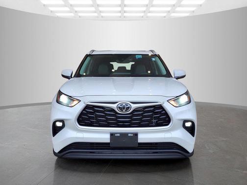 Pearl 2023 Toyota Highlander XLE