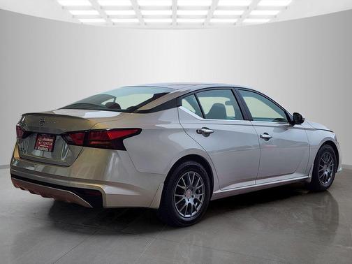 Brilliant Silver Metallic 2021 Nissan Altima S FWD