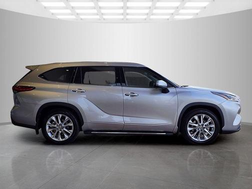 2022 Toyota Highlander Limited