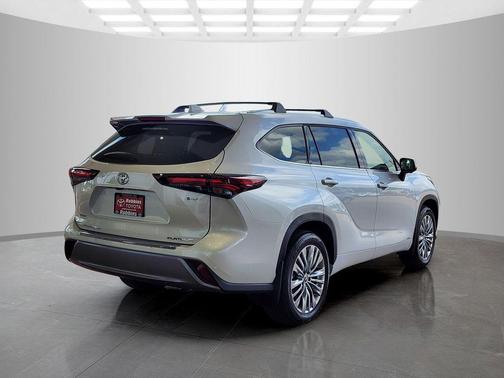 Wind Chill Prl 2026 Toyota Highlander Hybrid Platinum