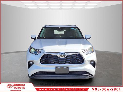 Pearl 2025 Toyota Highlander XLE