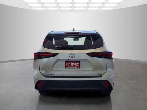 Pearl 2025 Toyota Highlander XLE