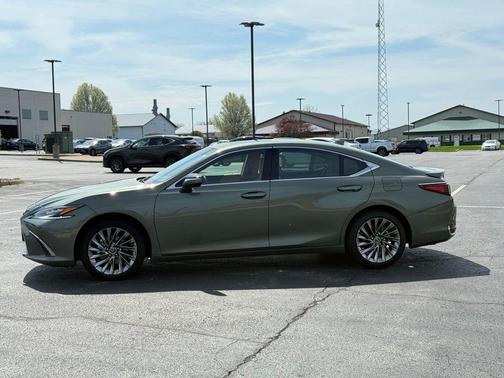 2025 Lexus ES 300h Ultra Luxury