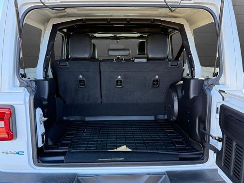 Bright White Clearcoat 2022 Jeep Wrangler Unlimited 4xe Sahara