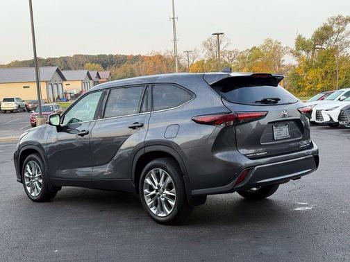 Magnetic Gray Metallic 2024 Toyota Highlander Limited