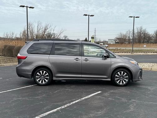 2018 Toyota Sienna Limited Premium