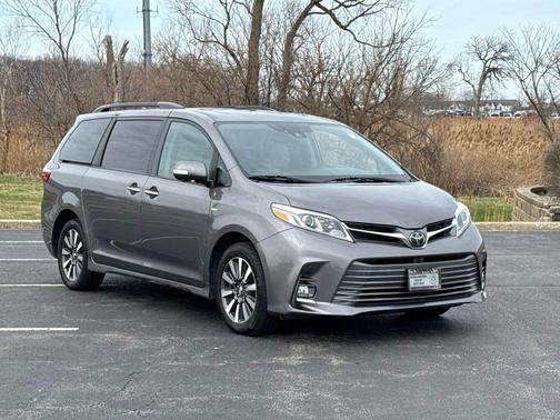 2018 Toyota Sienna Limited Premium