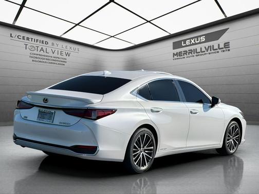 Eminent White Pearl 2022 Lexus ES 300h 300H