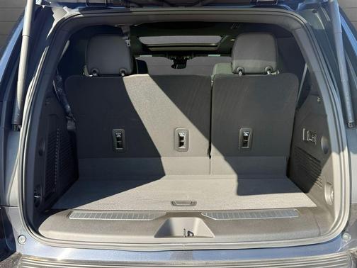 Dark Ash Metallic 2023 Chevrolet Tahoe High Country