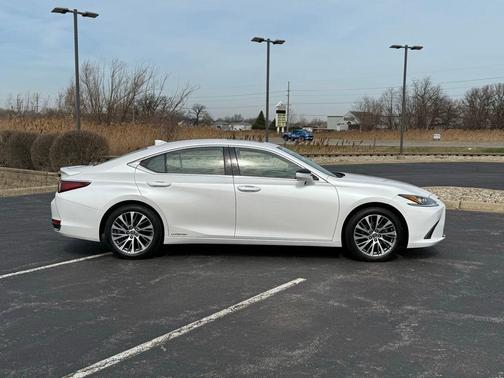 2020 Lexus ES 300h Base