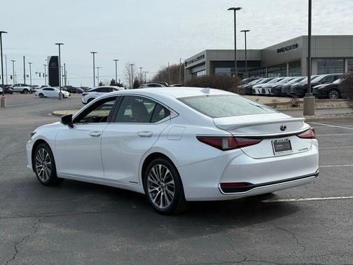 2020 Lexus ES 300h Base