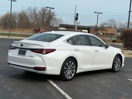 2020 Lexus ES 300h Base
