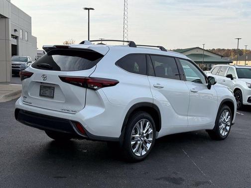 Wind Chill Pearl 2026 Toyota Highlander Limited