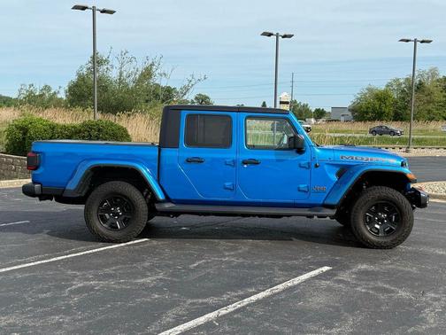 Hydro Blue Pearlcoat 2022 Jeep Gladiator Mojave
