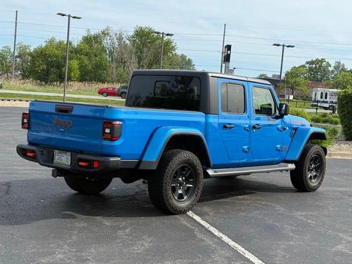 Hydro Blue Pearlcoat 2022 Jeep Gladiator Mojave
