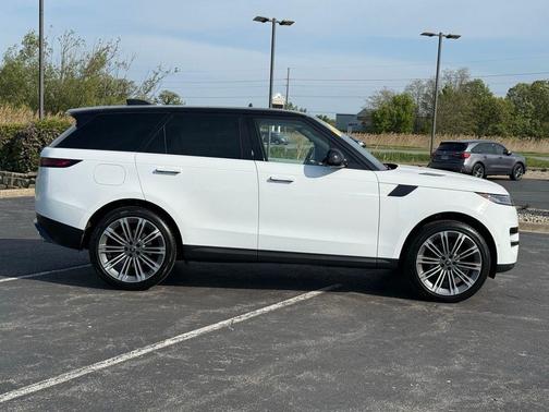 Fuji White 2024 Land Rover Range Rover Sport SE
