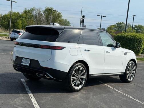 Fuji White 2024 Land Rover Range Rover Sport SE