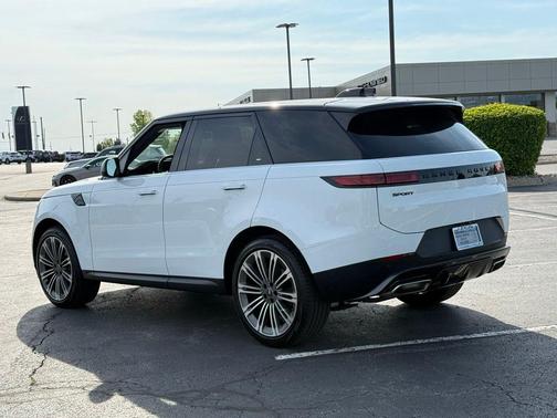 Fuji White 2024 Land Rover Range Rover Sport SE