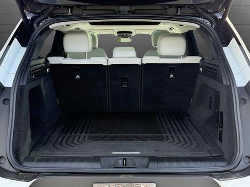 Fuji White 2024 Land Rover Range Rover Sport SE
