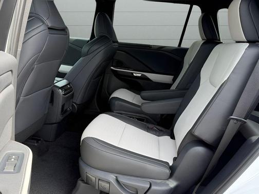 Wind Chill Pearl 2026 Lexus TX 500h