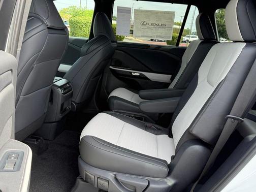 Wind Chill Pearl 2026 Lexus TX 500h