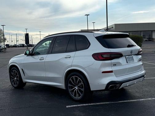 2022 BMW X5 M50i