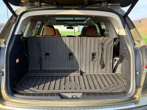 Autumn Green Metallic 2022 Subaru Ascent Touring 7-Passenger