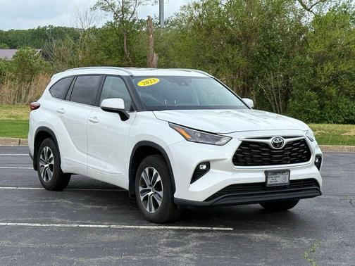 Pearl 2023 Toyota Highlander XLE