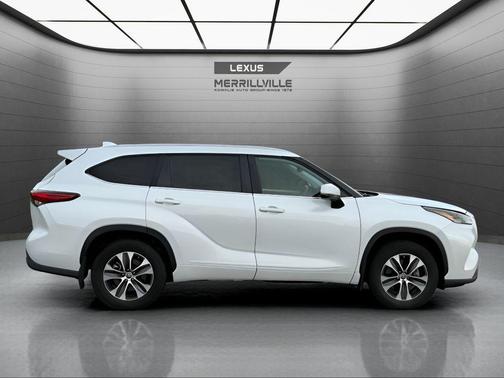 Pearl 2023 Toyota Highlander XLE