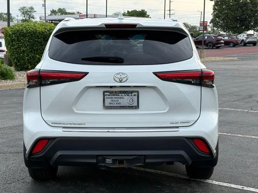 Pearl 2023 Toyota Highlander XLE