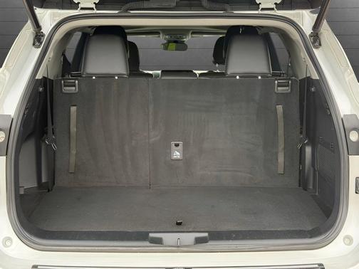 Pearl 2023 Toyota Highlander XLE