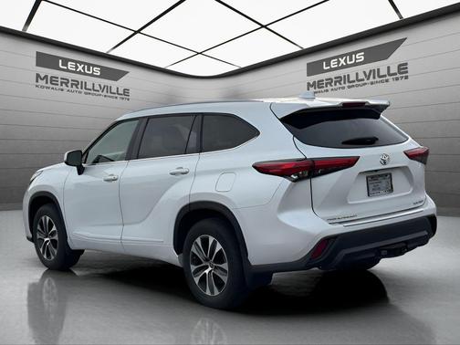 Pearl 2023 Toyota Highlander XLE