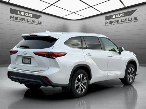 Pearl 2023 Toyota Highlander XLE