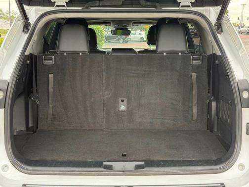 Pearl 2023 Toyota Highlander XLE