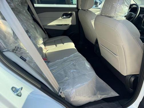 Everest White Pearl Tricoat 2026 Nissan Rogue Dark Armor