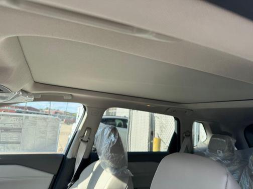 Everest White Pearl Tricoat 2026 Nissan Rogue Dark Armor