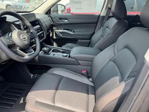 2025 Nissan Pathfinder SL 4WD