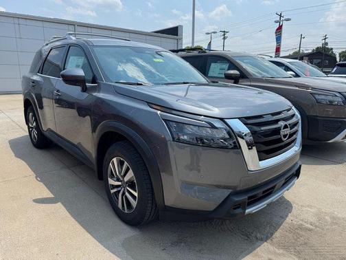2025 Nissan Pathfinder SL 4WD