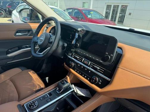 2025 Nissan Pathfinder Platinum 4WD