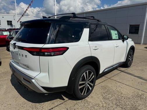 2025 Nissan Pathfinder Platinum 4WD