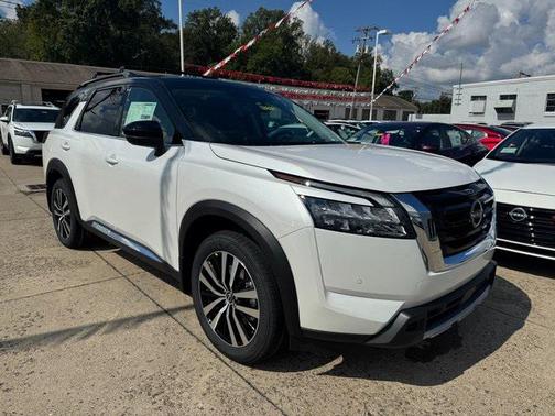 2025 Nissan Pathfinder Platinum 4WD