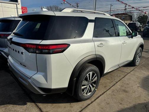2025 Nissan Pathfinder SL 4WD