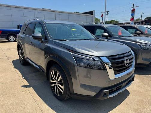 2025 Nissan Pathfinder Platinum 4WD