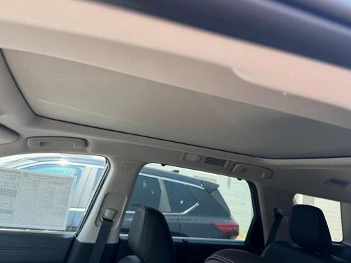 2025 Nissan Pathfinder Platinum 4WD