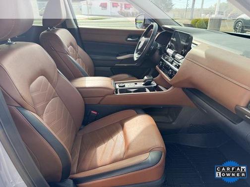 2023 Nissan Pathfinder Platinum 4WD