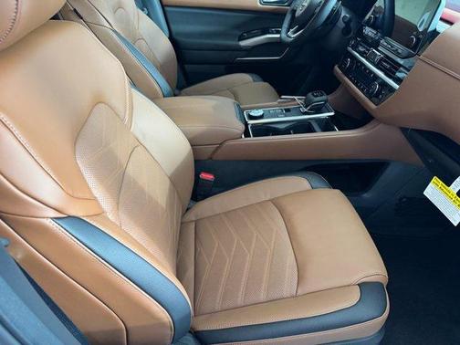 2025 Nissan Pathfinder Platinum 4WD